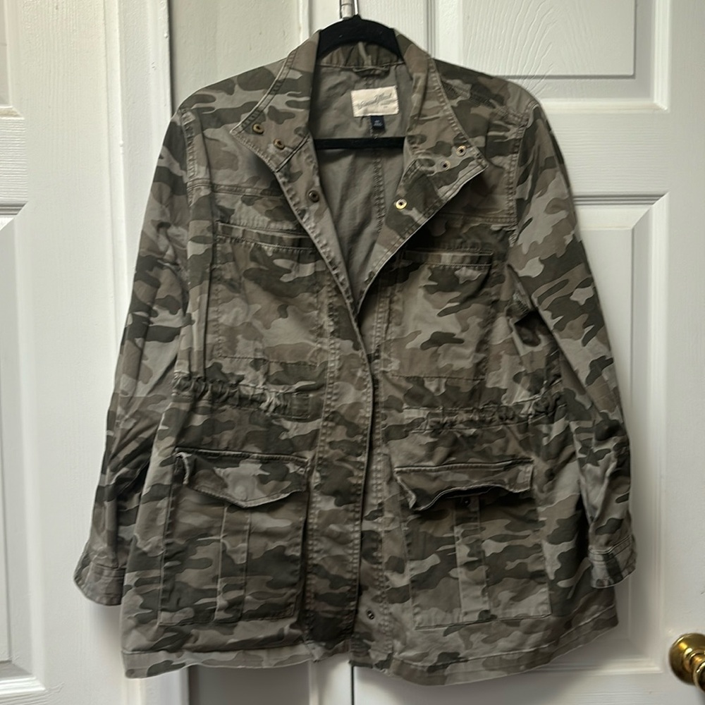 Camo jacket ๛light weight ๛sinched waist๛